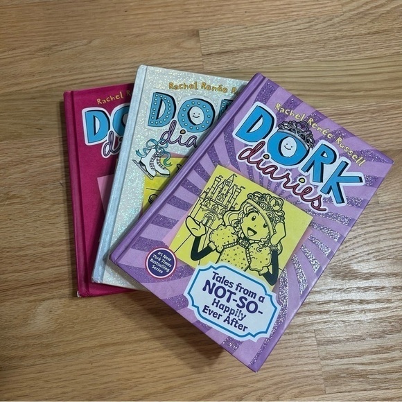 Dork Diaries Book Bundle Hardcover 1 4 8 Russell Fabulous Life Graceful Ice - Picture 1 of 4